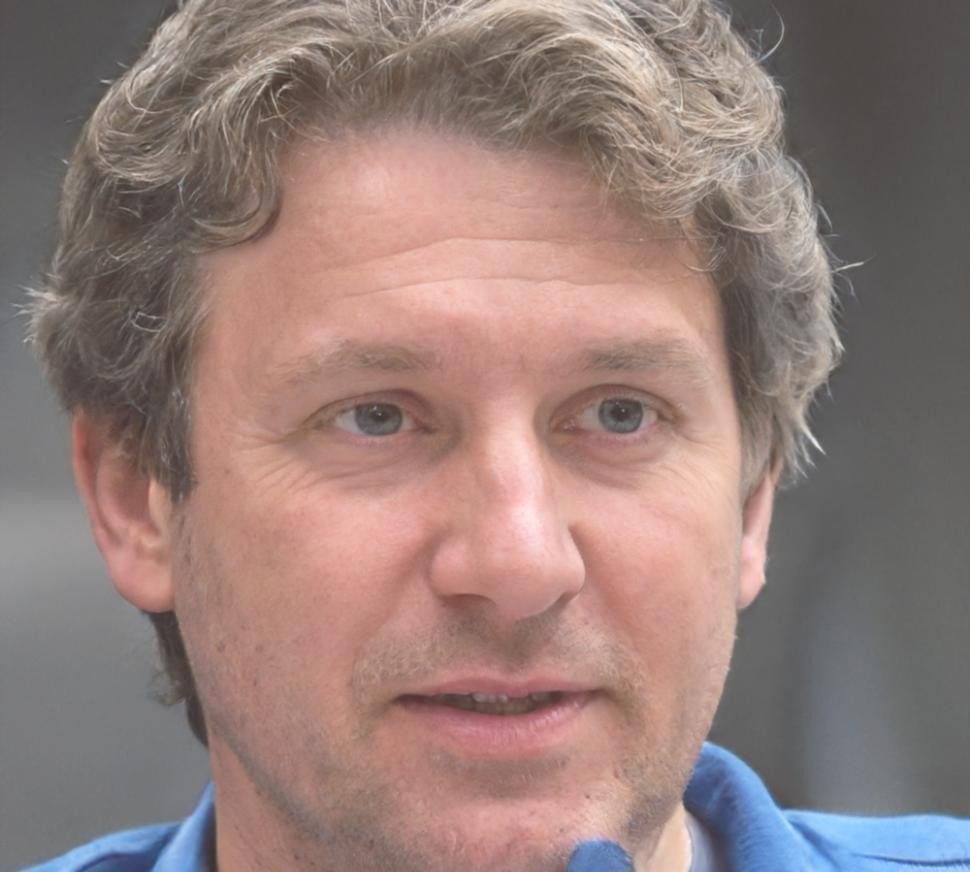 Cristóbal Mendoza, asesor financiero especializado en finanzas personales